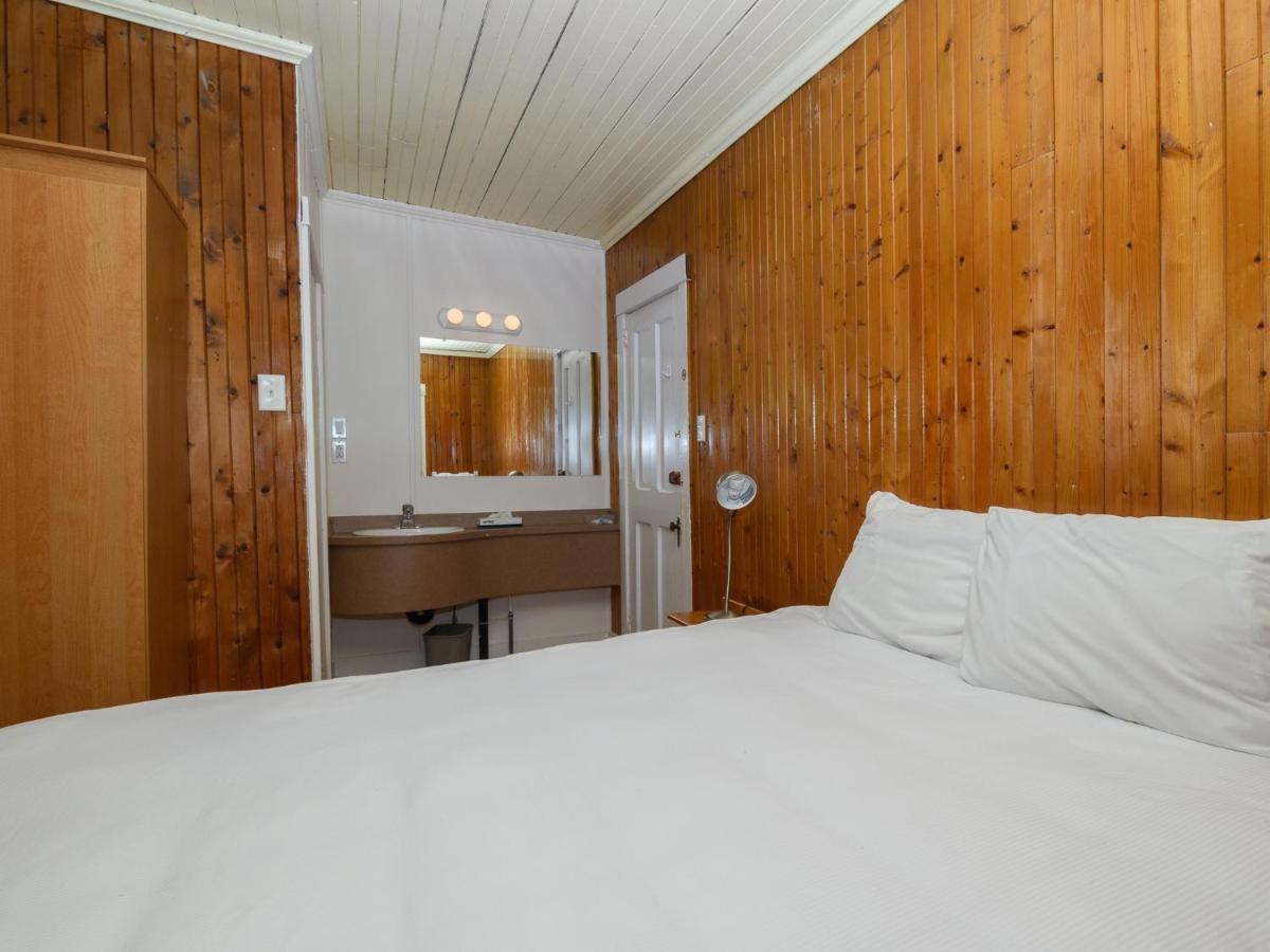 Au Pic De L'Aurore Motel-Chalets ペルセ エクステリア 写真