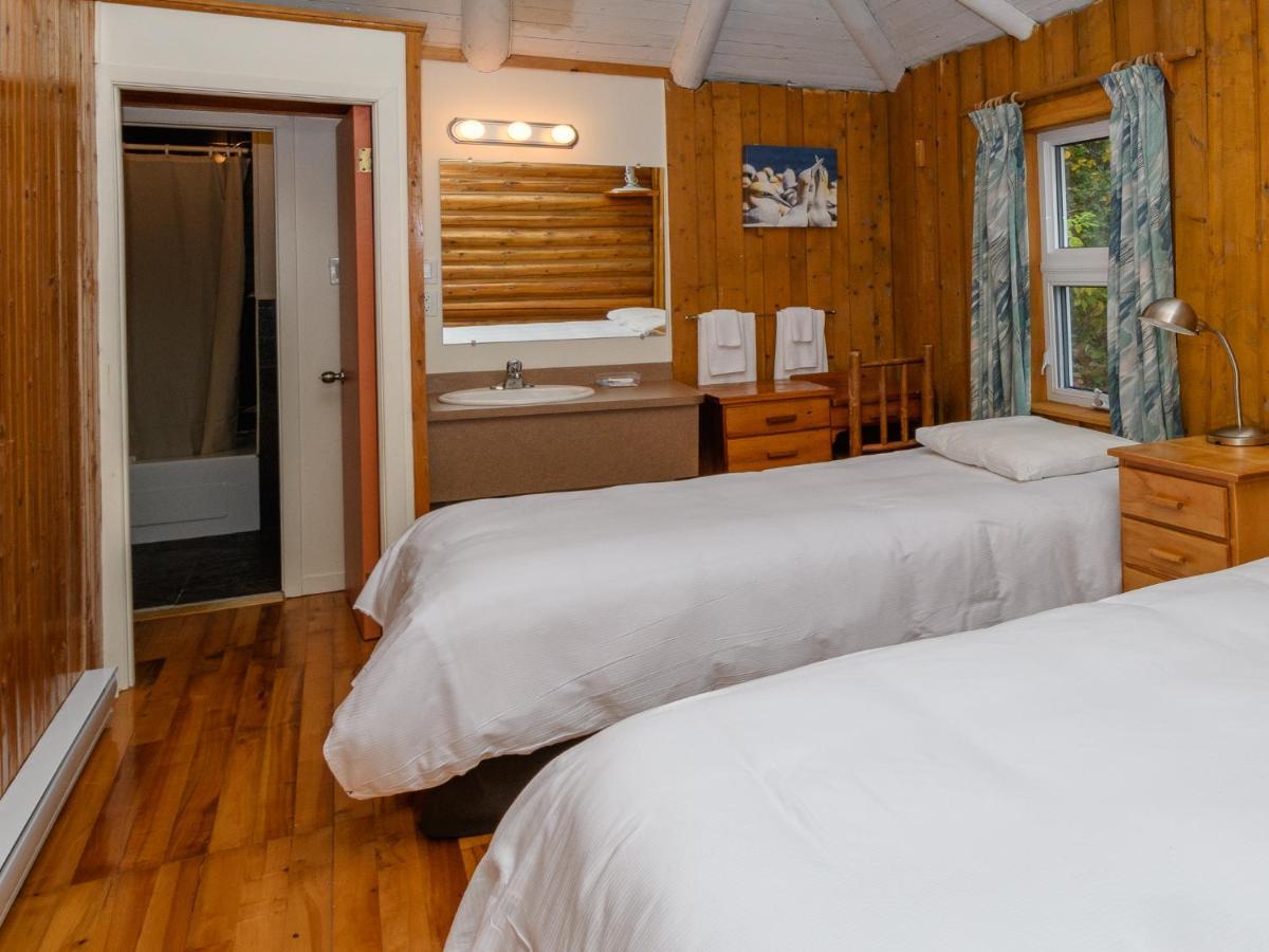 Au Pic De L'Aurore Motel-Chalets ペルセ エクステリア 写真