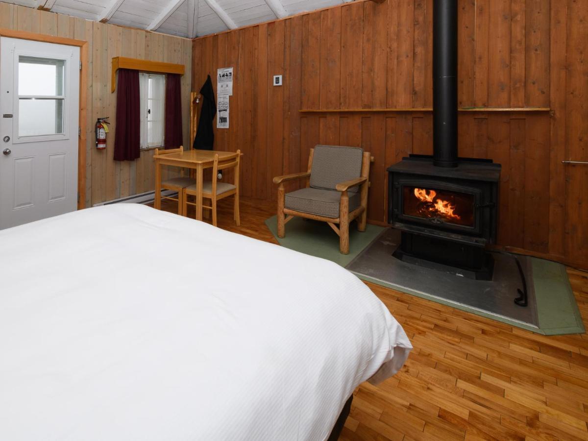 Au Pic De L'Aurore Motel-Chalets ペルセ エクステリア 写真