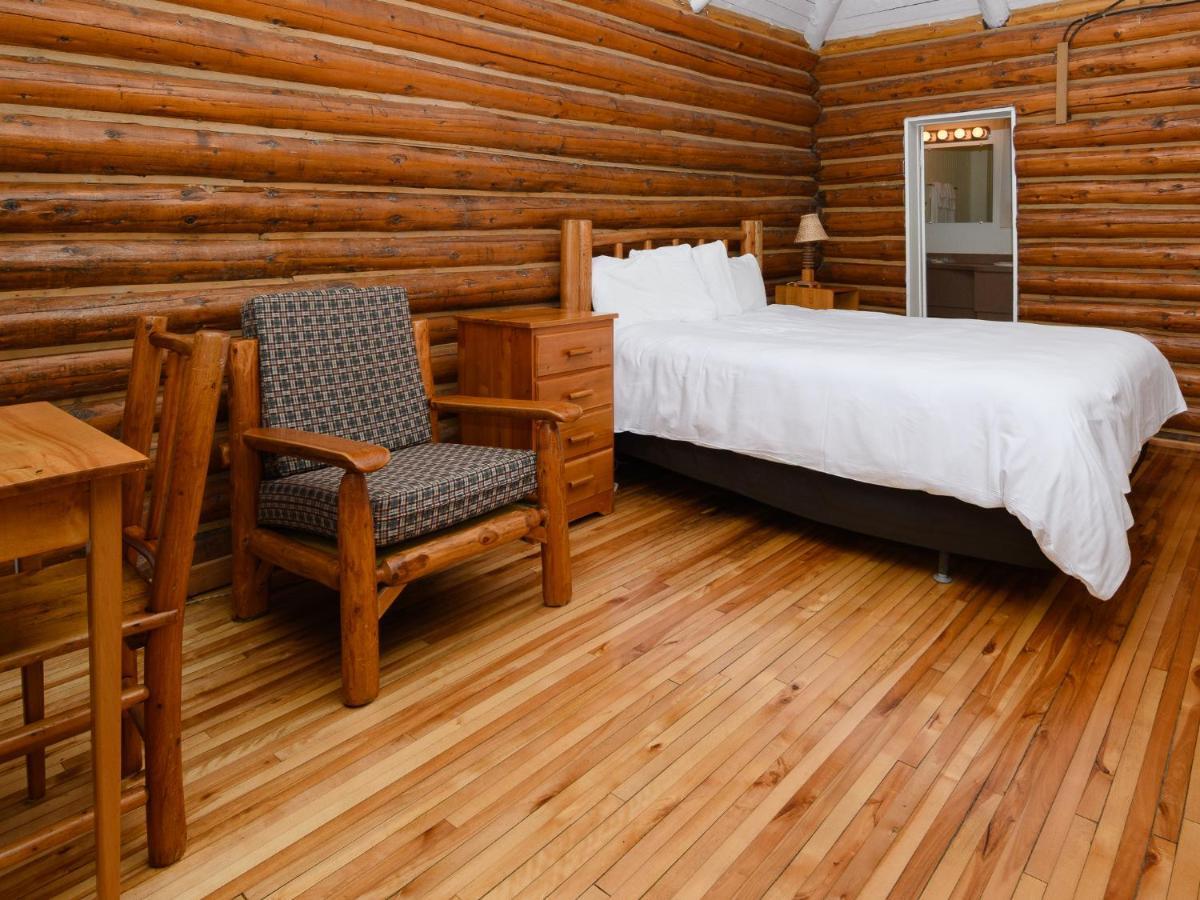 Au Pic De L'Aurore Motel-Chalets ペルセ エクステリア 写真
