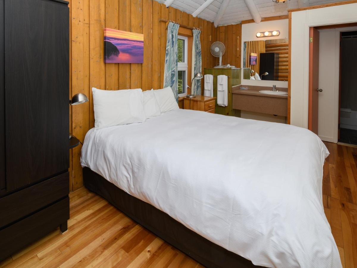 Au Pic De L'Aurore Motel-Chalets ペルセ エクステリア 写真