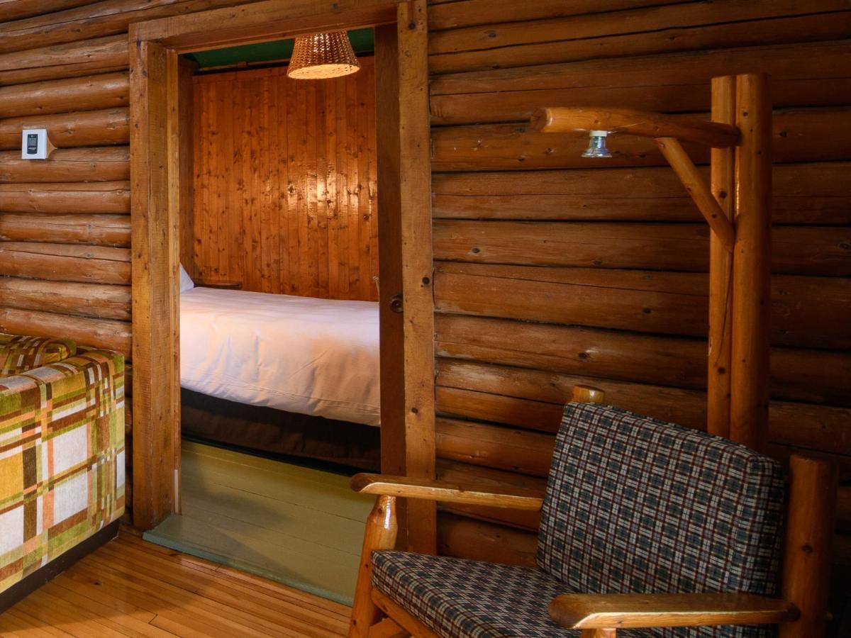 Au Pic De L'Aurore Motel-Chalets ペルセ エクステリア 写真