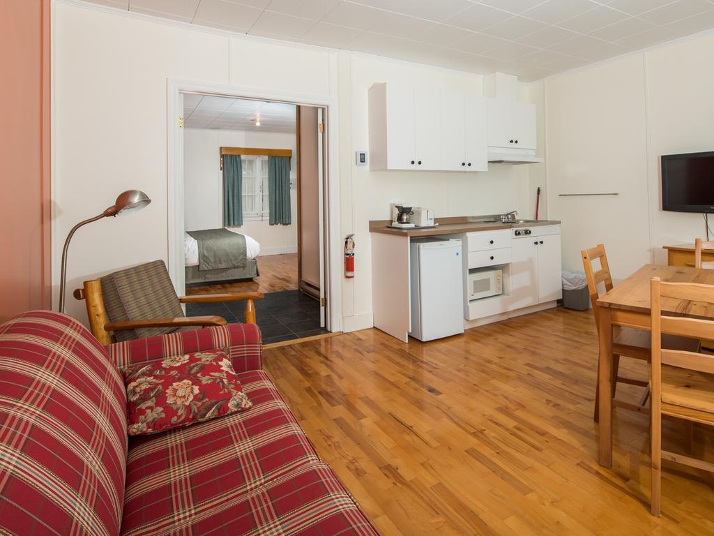 Au Pic De L'Aurore Motel-Chalets ペルセ エクステリア 写真