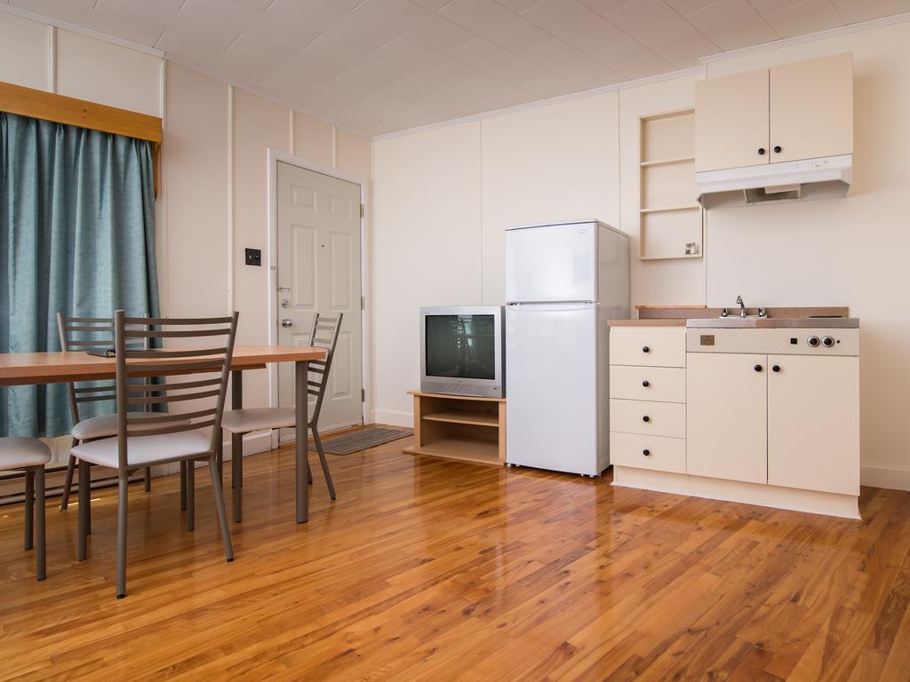 Au Pic De L'Aurore Motel-Chalets ペルセ エクステリア 写真