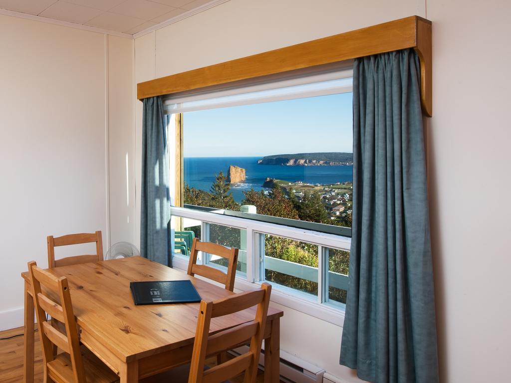 Au Pic De L'Aurore Motel-Chalets ペルセ エクステリア 写真