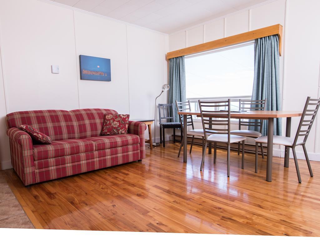 Au Pic De L'Aurore Motel-Chalets ペルセ エクステリア 写真